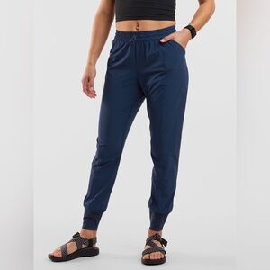 NWT Title Nine Round Trip Jogger in Navy, Size S